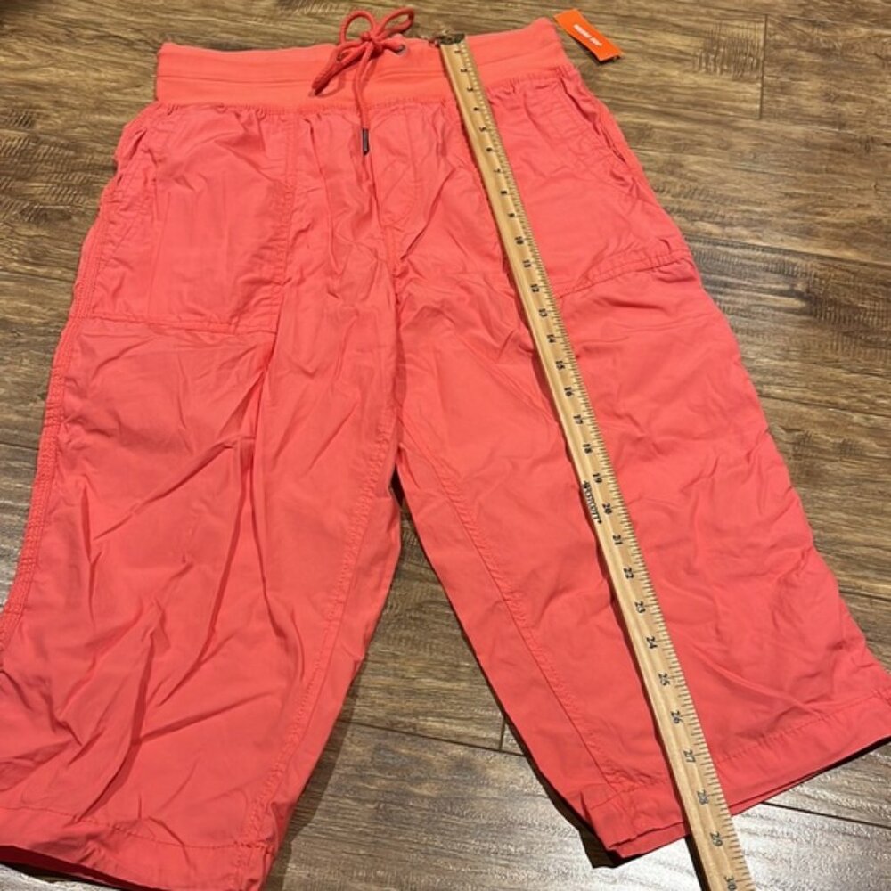 Bright coral pink wide leg capris by Joe Fresh - Picture 4 of 10